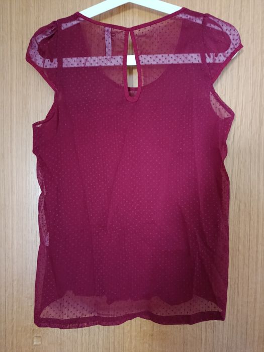 Blusa com detalhe nos ombros e costas