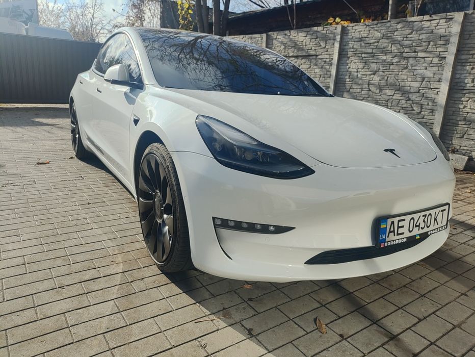 Tesla model 3 performance