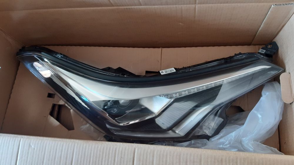 Lampa przednia prawa TOYOTA CHR stan bardzo dobry FULL LED