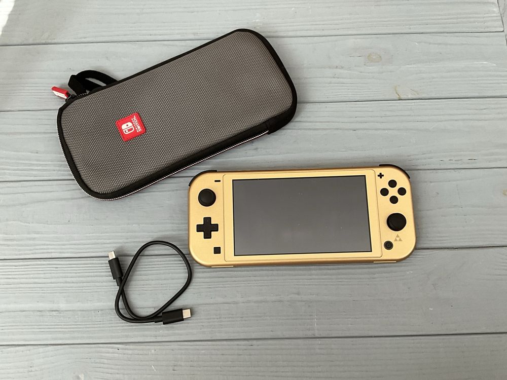 Nintendo Switch Lite Hyrule Edition
