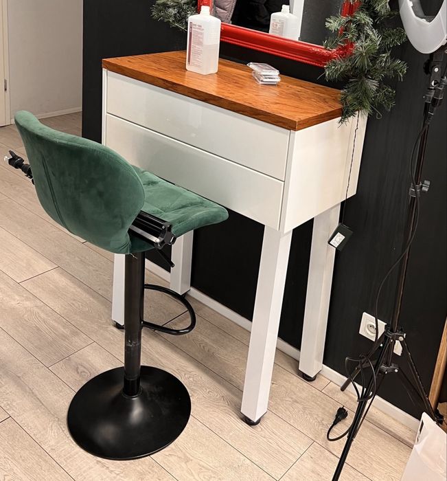 Toaletka + krzesło obrotowe