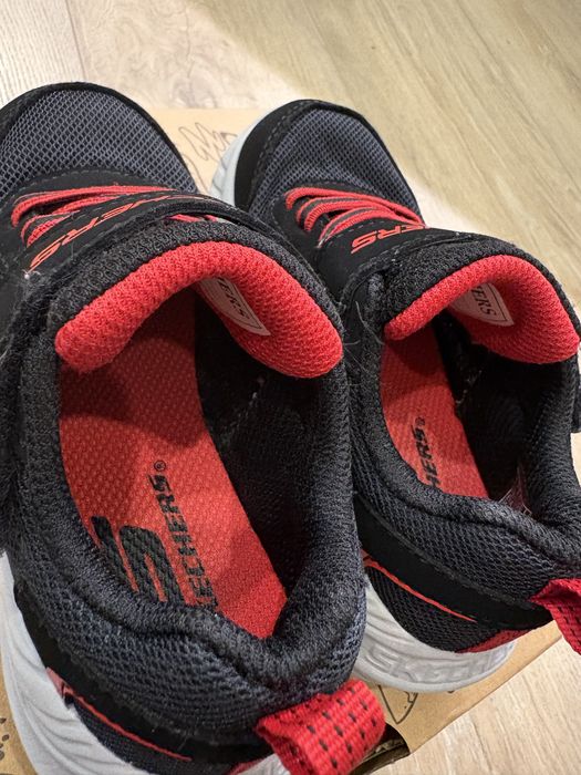 Кросiвки Skechers розмiр 9