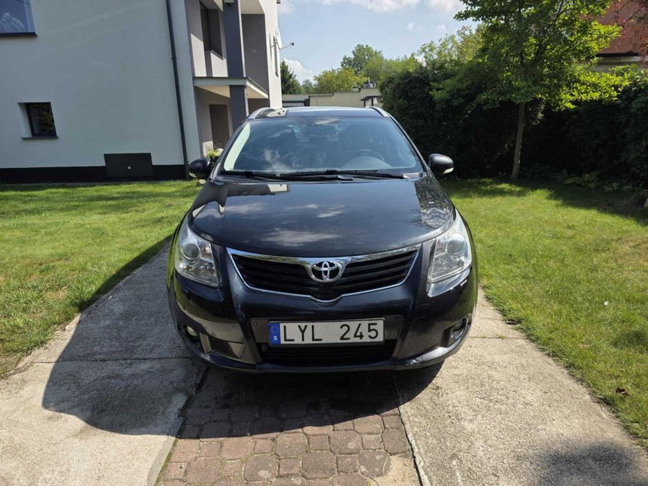 Toyota Avensis t27 1.8  2011 rok