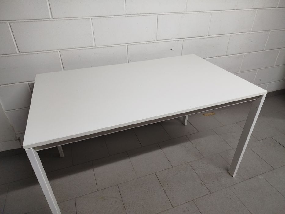 Mesa de apoio branca