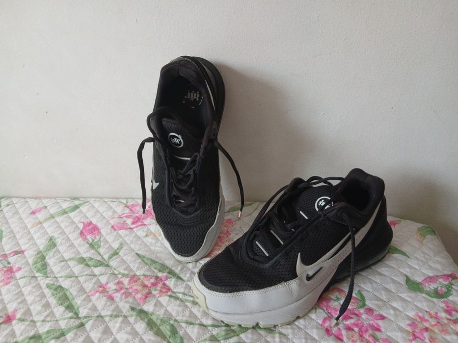 Air max pulce preto e branco