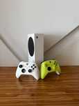 [Xbox] Konsola Xbox Series S + 2 Pady Series - Super Stan