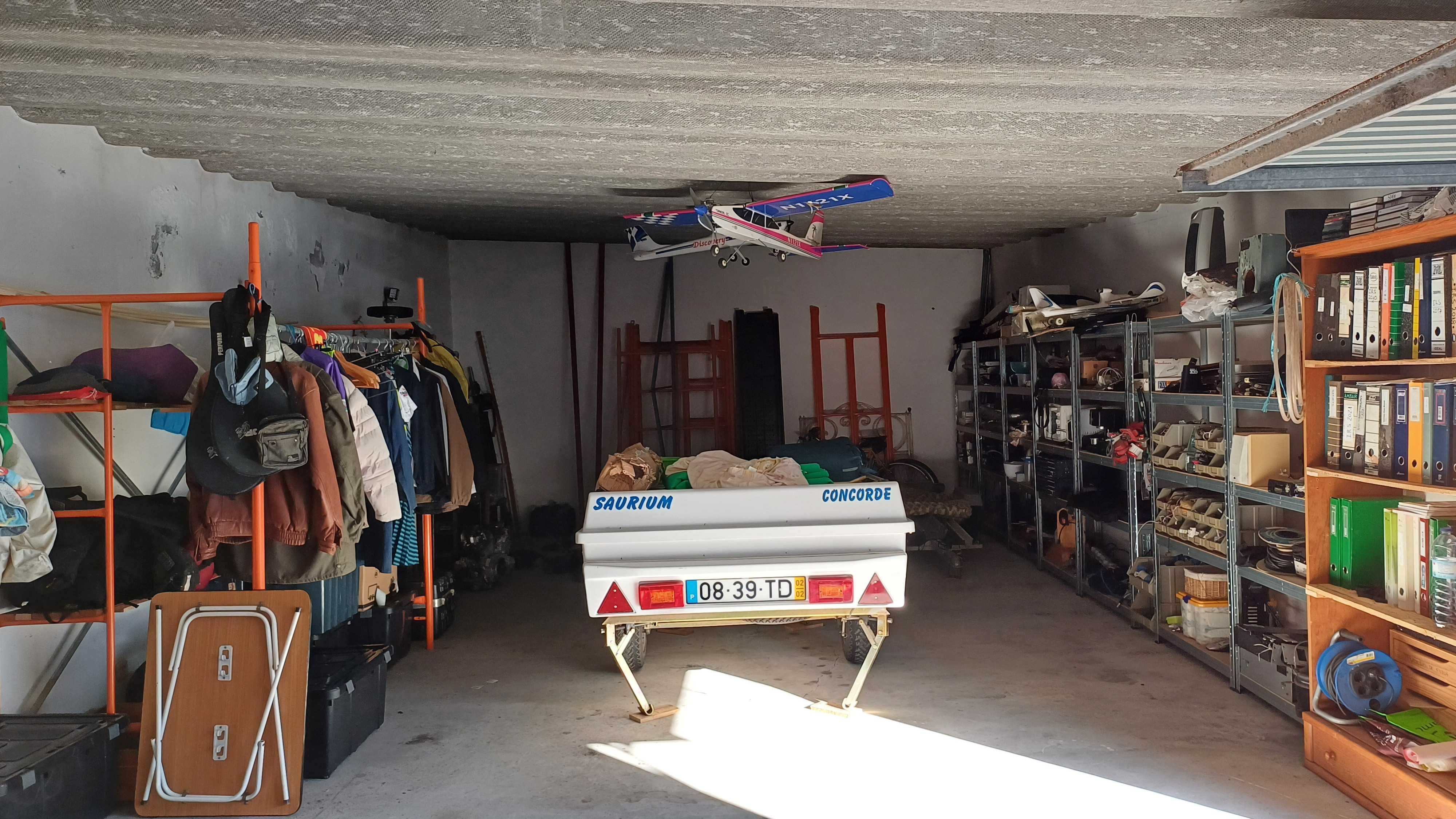 Armazém/Garagem com 69 m2