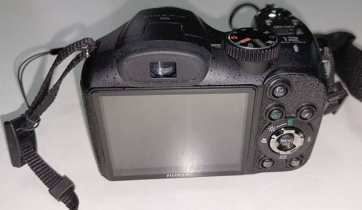 Камера Fujifilm FinePix S1800 с сумкой