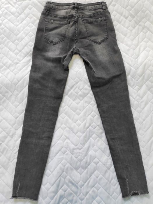 Nowe Jeansy Vintage z przetarciami, postrzępione nogawki rozmiar S