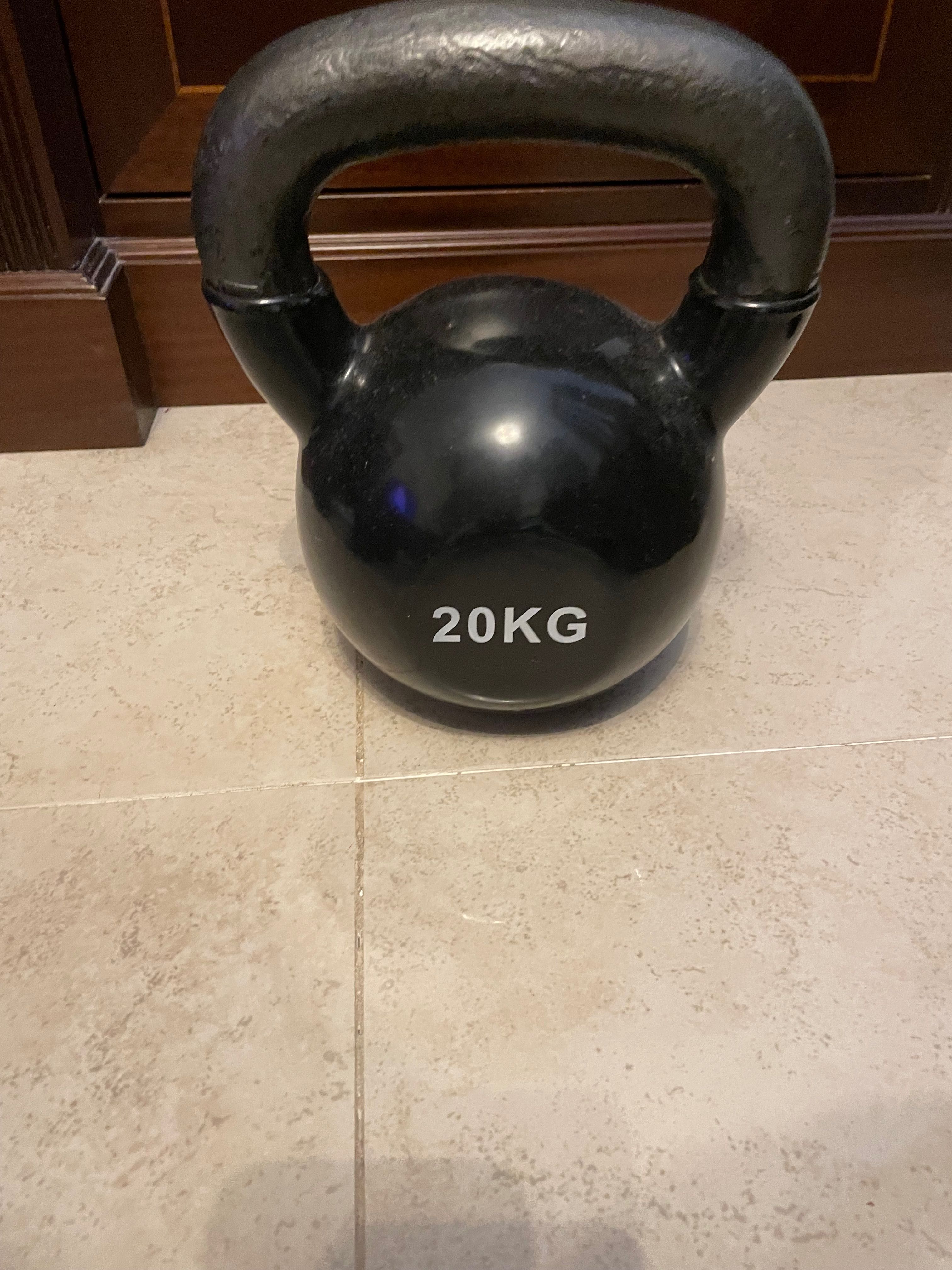 Kettlebell de 20 kilos em vinil , em óptimo estado.