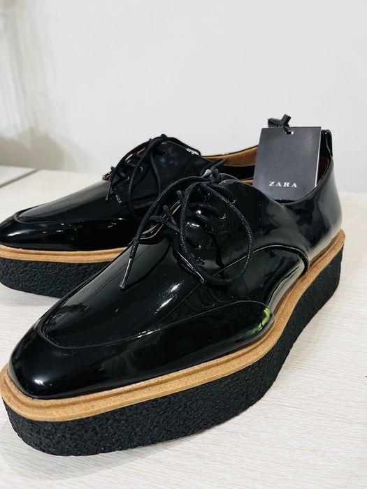 Жіночі туфлі/Лофери лакові від Zara