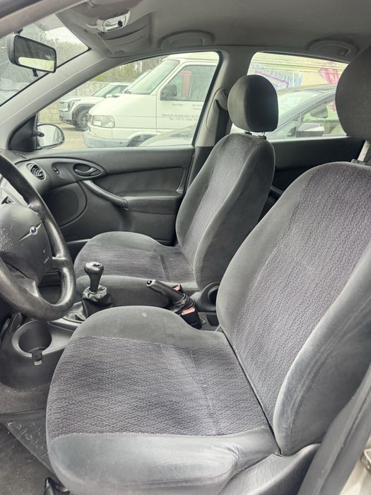 Ford Focus 1.4i 75cv