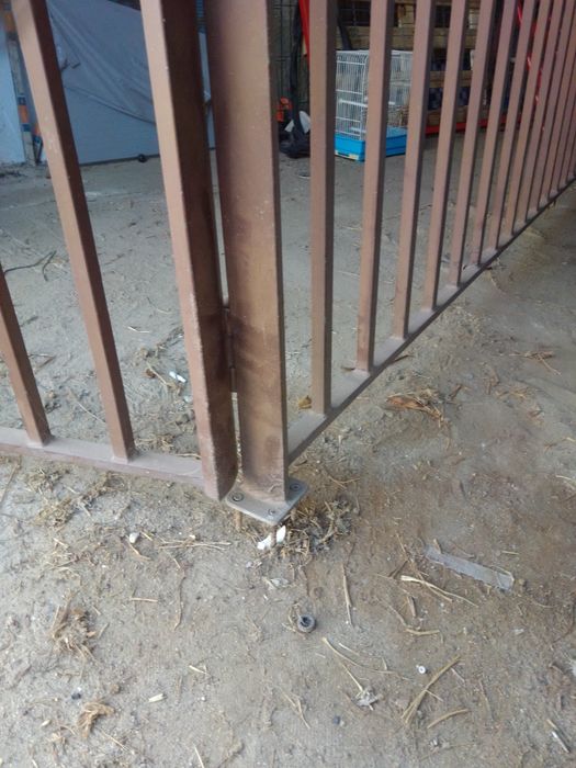 Grade de ferro com portão em óptimo estado de conservação