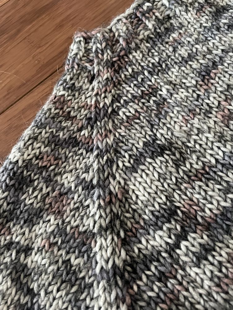 Sweter recznie robiony na drutach - nowy (rozmiar s/m)