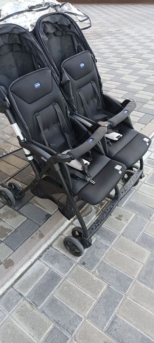 Коляска Chicco для двійні (діток-близнюків)