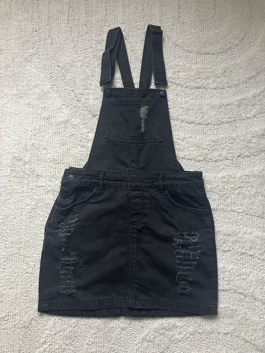 Czarna sukienka spódnica ogrodniczki na szelkach, Mohito, rozmiar S/36