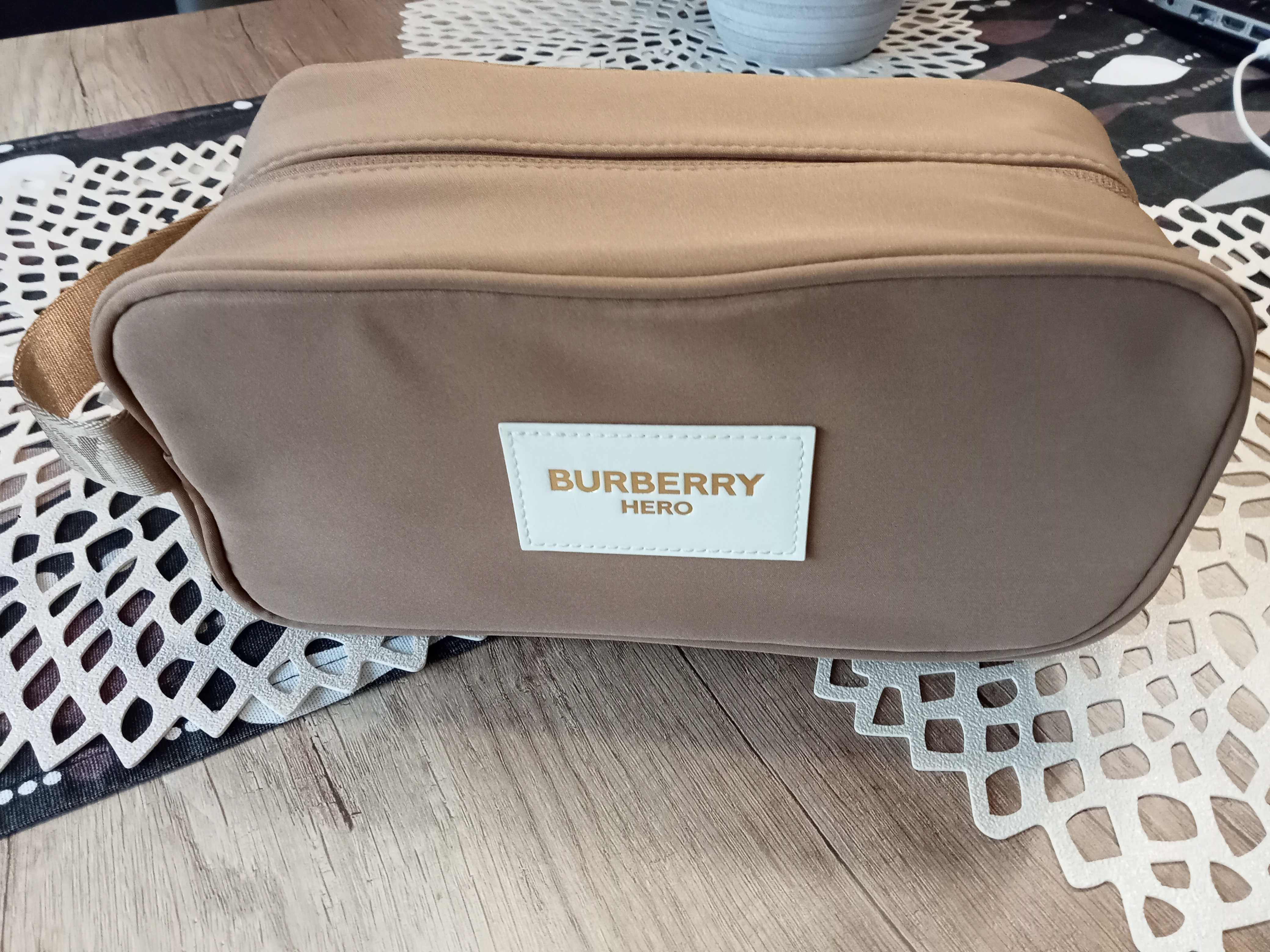 Kosmetyczka Burberry Hero unisex