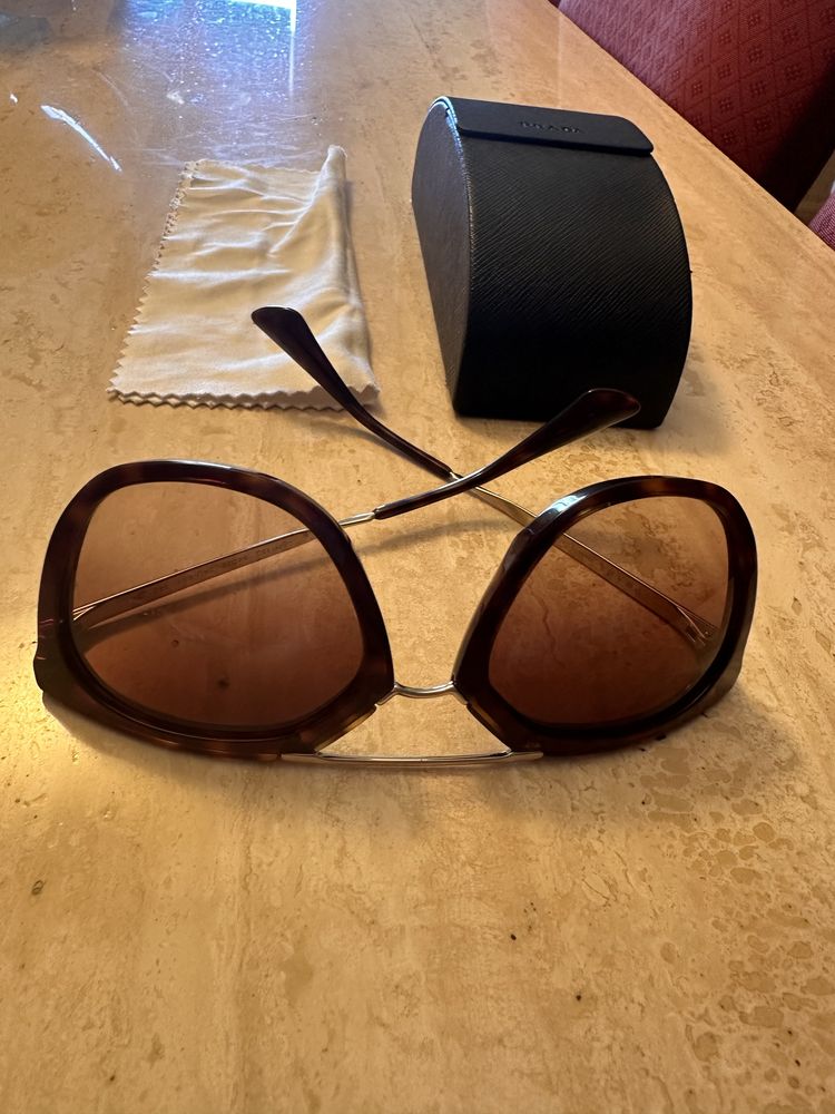 Vendo oculos de sol -PRADA