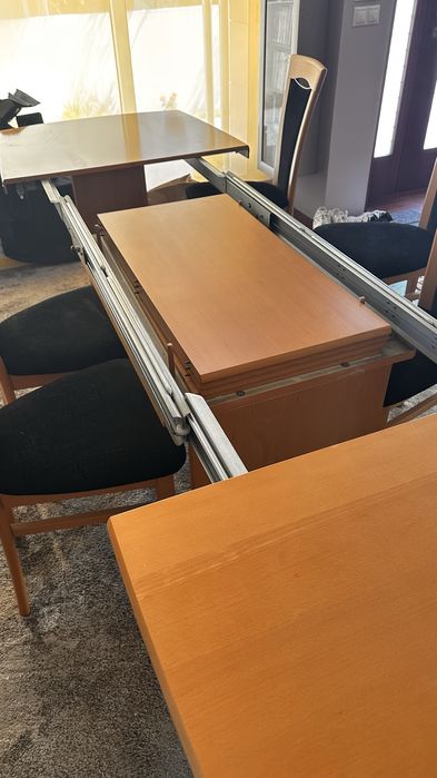 Conjunto mesa de sala de jantar com 6 cadeiras e Vitrina