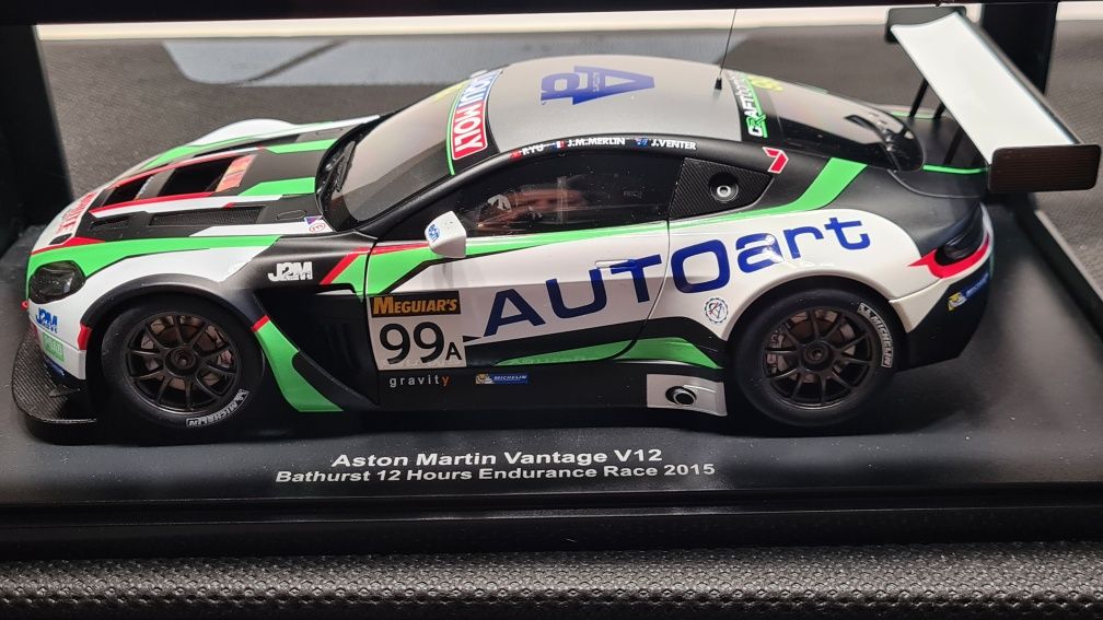 Aston Martin Vantage V12 Autoart 1 18