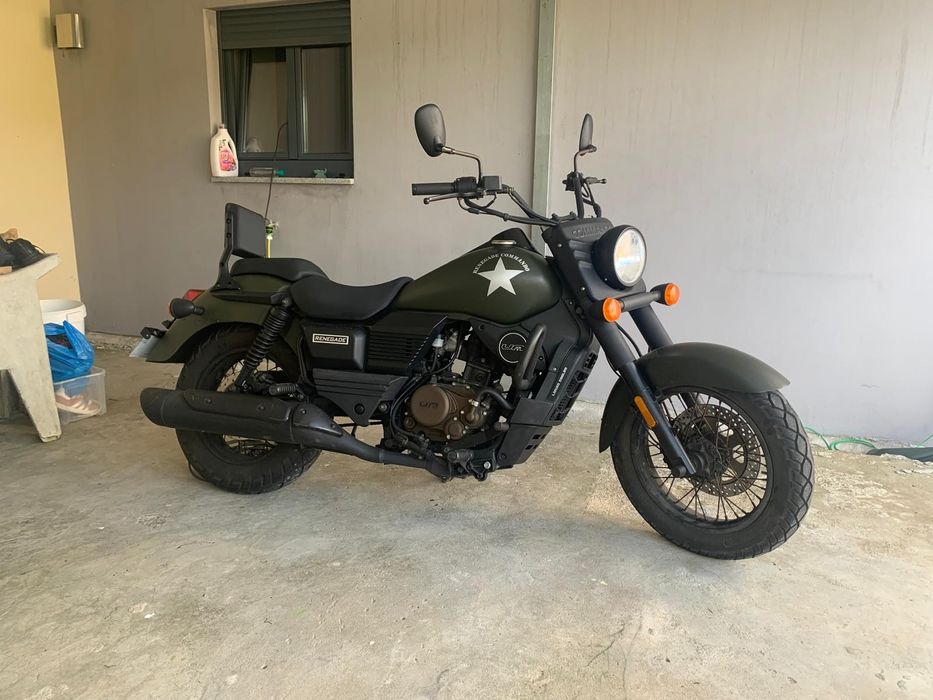 Moto 125cc UM Renegade Commando