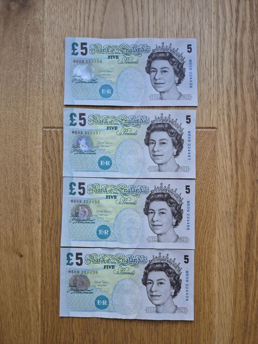 5 funtów 2002 r. Ładny numer