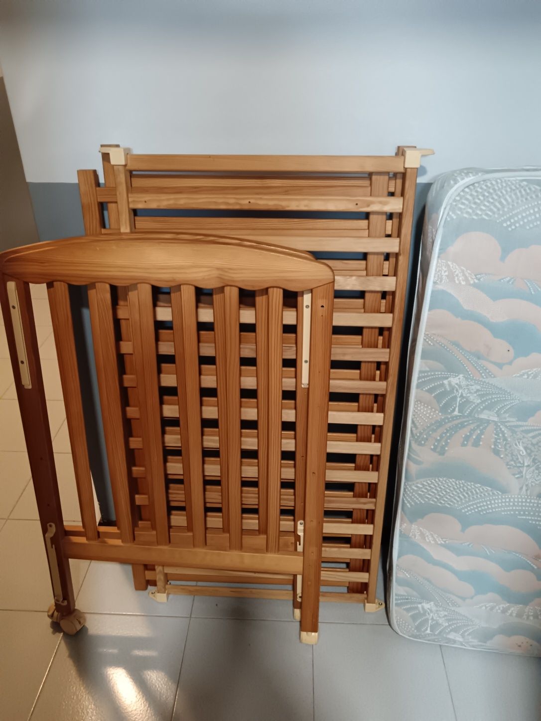 Cama de bebê usada