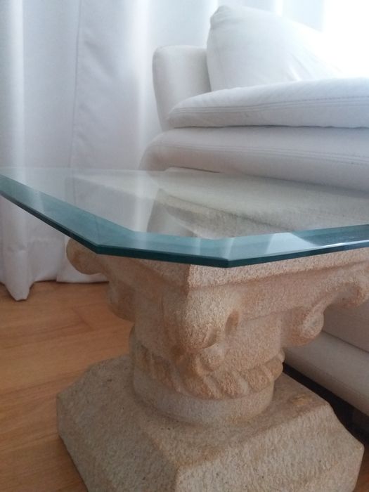 Mesa de apoio em pedra natural