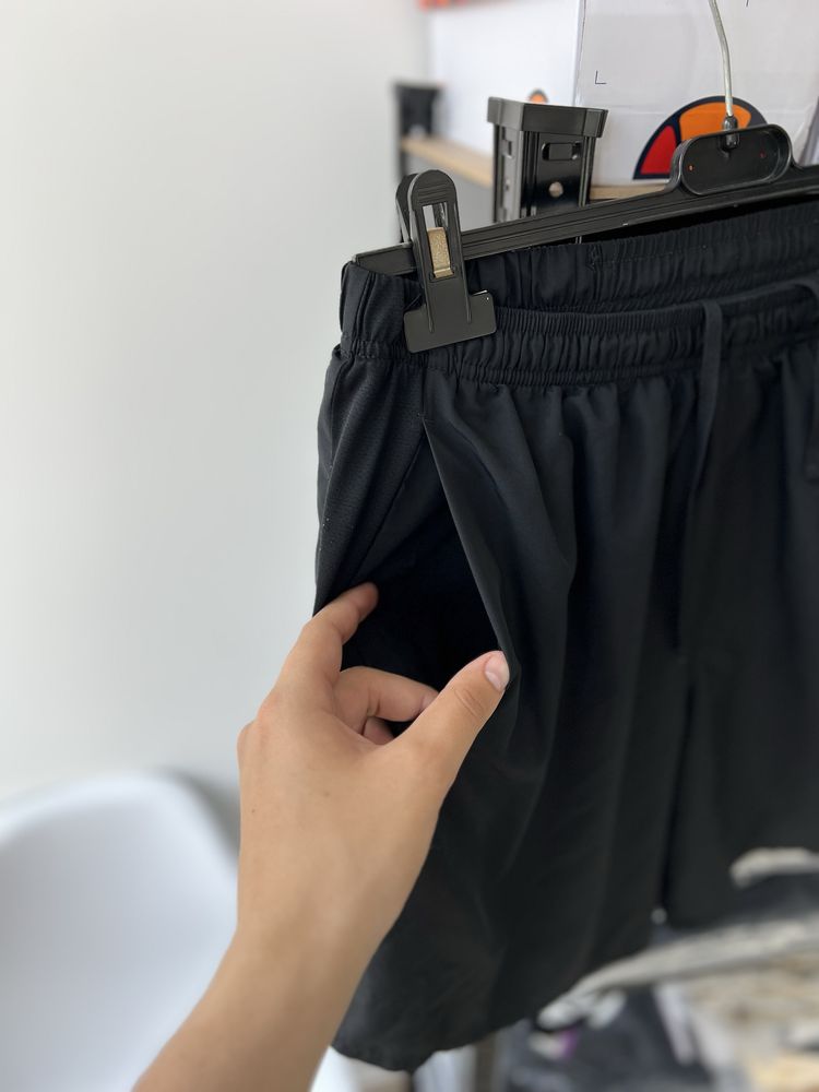 Нейлоновые шорты Nike Swoosh Nylon / с рефлективным логотипом легкие
