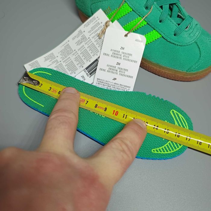 нові оригінальні Adidas Gazelle р26.5, р31.5