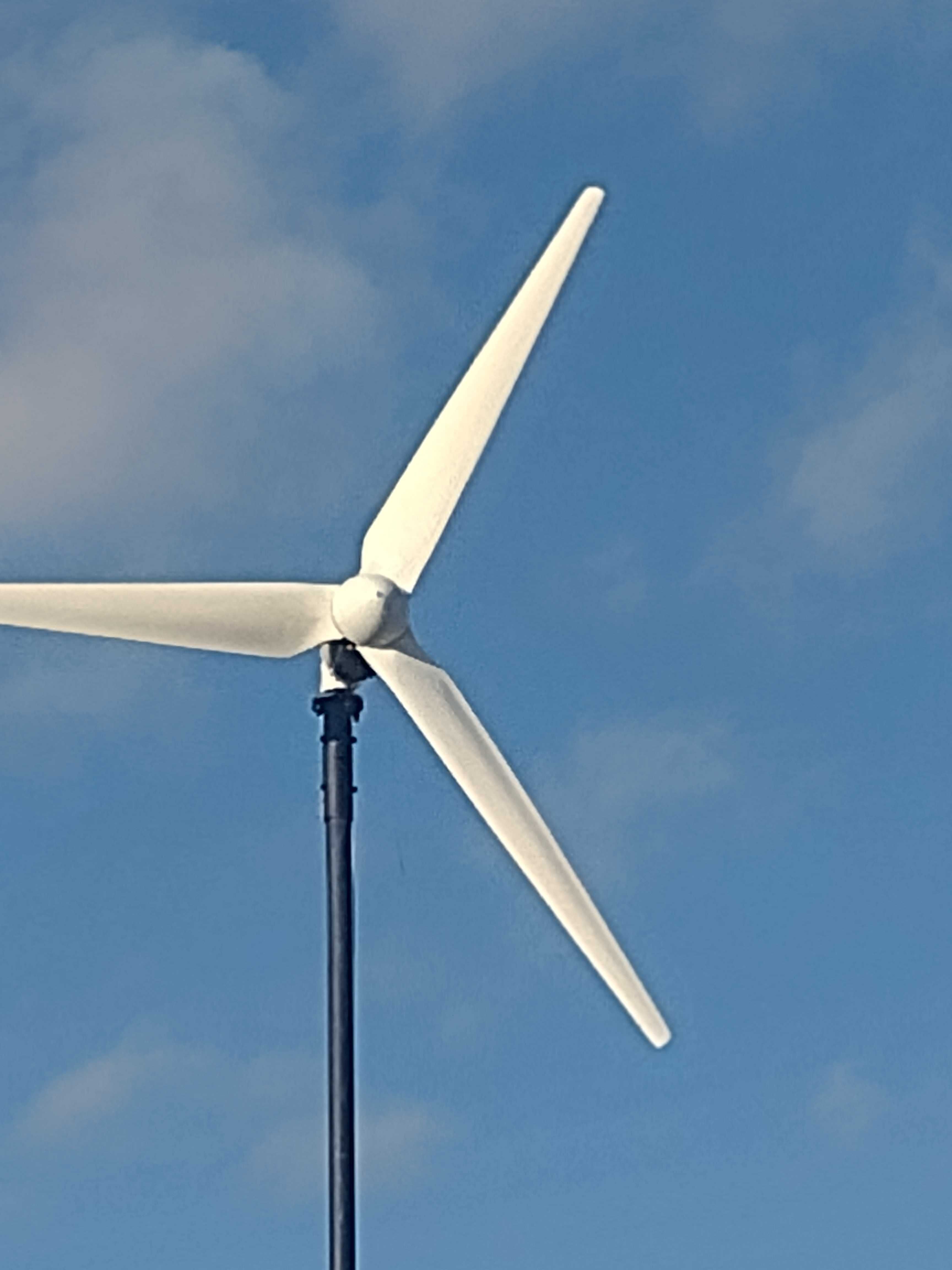 Turbina wiatrowa z falownikiem on- grid
