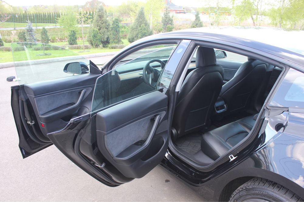 Tesla Model 3 SR+