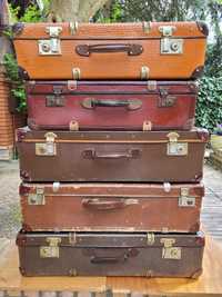 Stare walizki podróżne