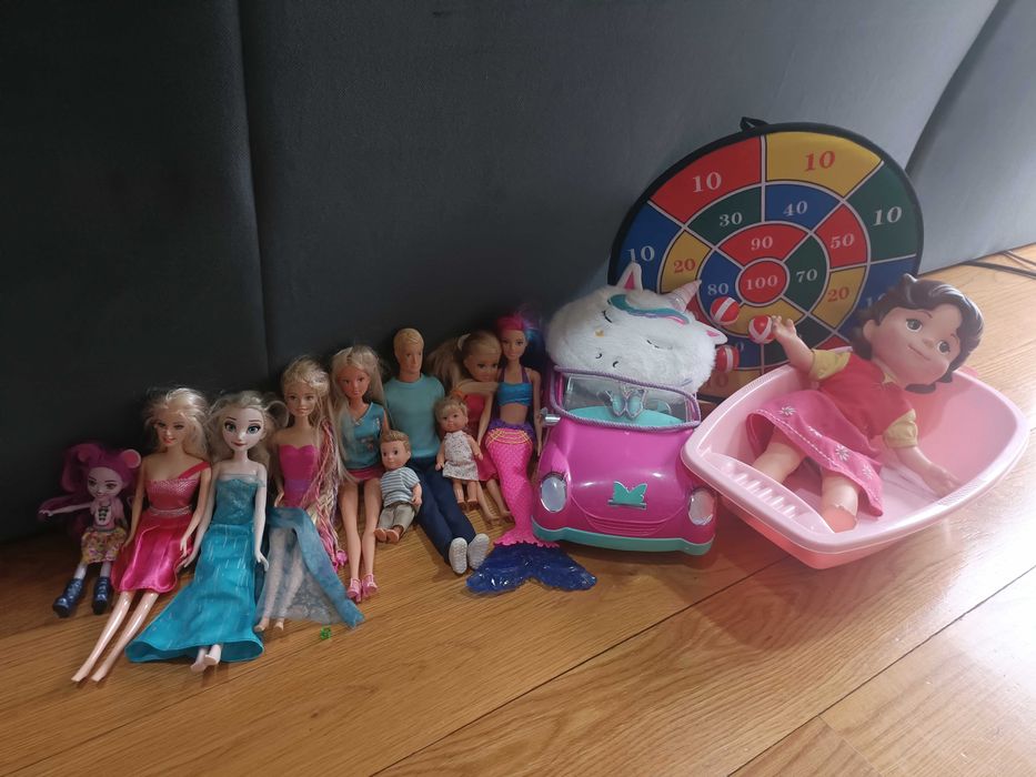 Animais, bonecos e um piano do Mickey