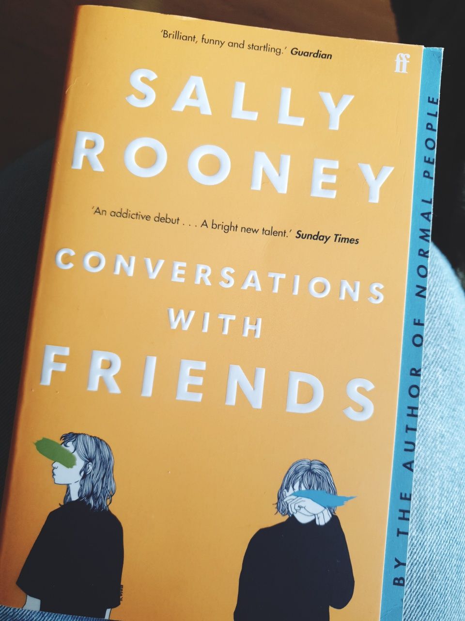 Livro Conversations with friends - EM INGLÊS