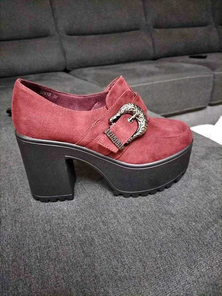 Vendo Sapatos NOVOS sem estrear