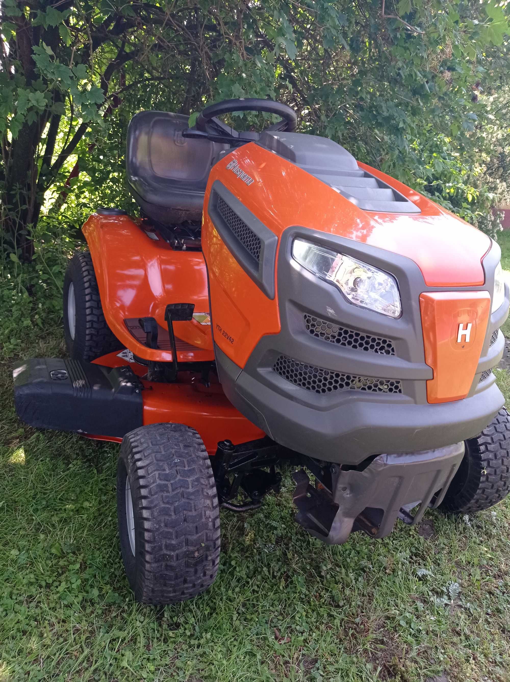 Husqvarna YTH22V42, 22 KM
