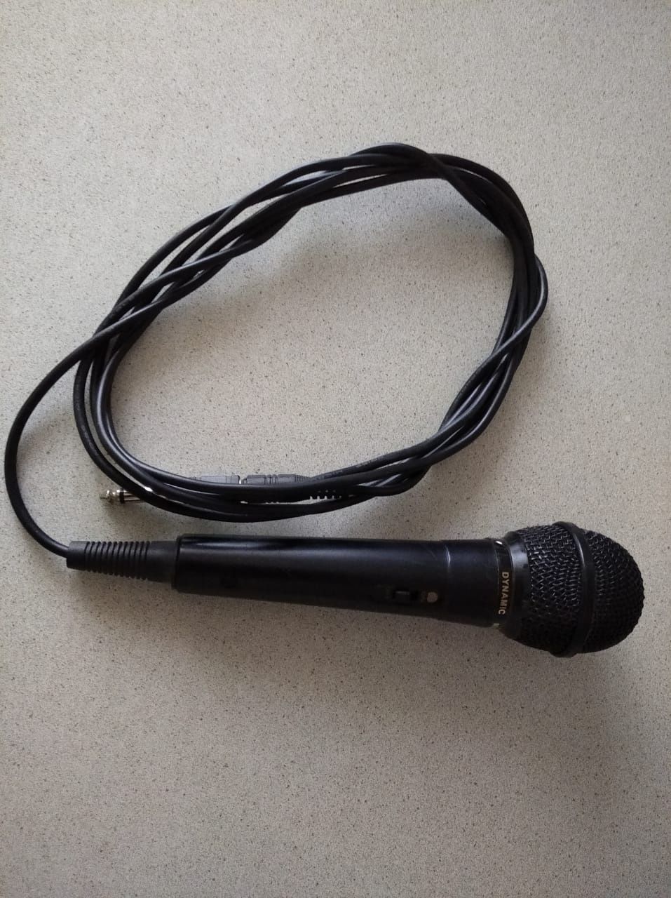Микрофон динамический профессиональный Hama DM-60