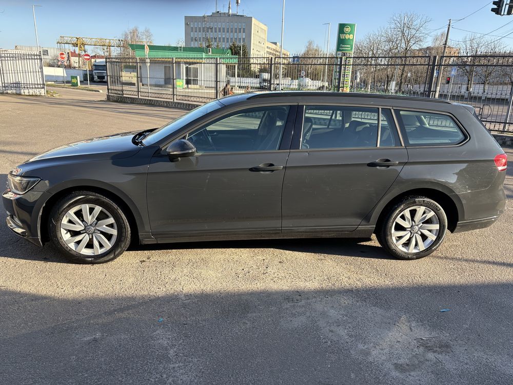 В Житомирі Volkswagen Passat B8 2016 2л дизель автомат праве кермо CRL