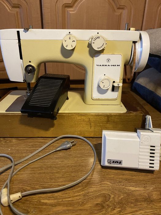 Швейная машинка Чайка -142 М