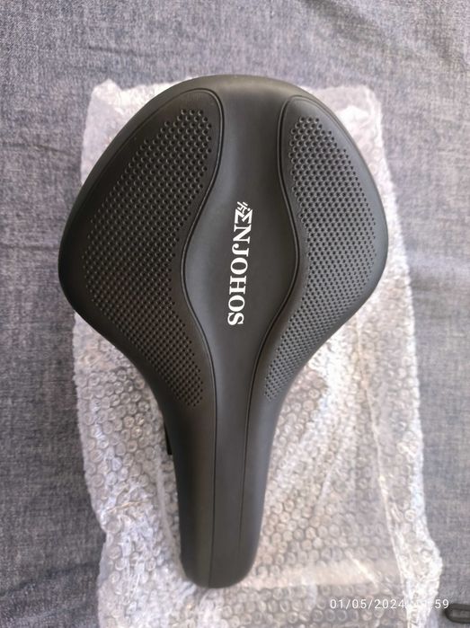 Novo! Selins preto e preto/branco com respiração para bicicleta