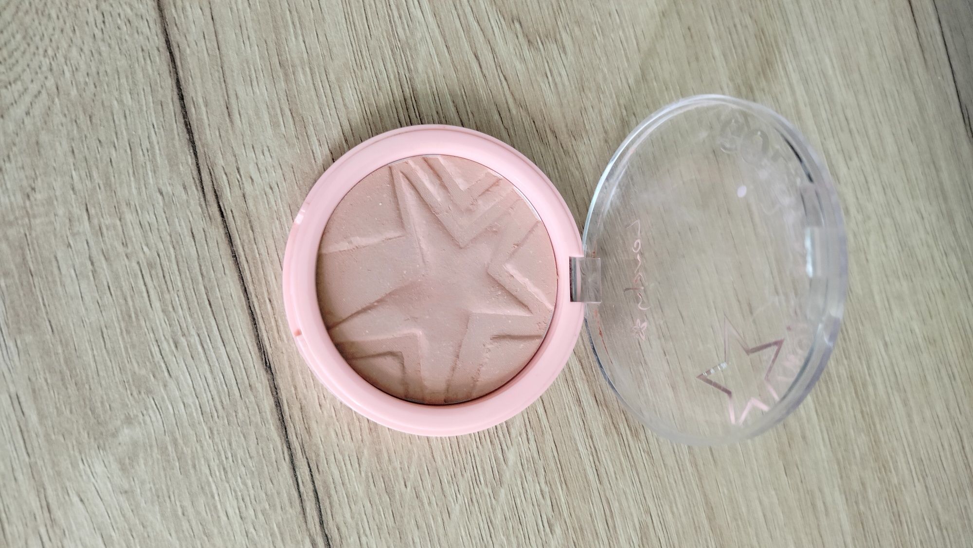 Puder do twarzy Lovely Golden Glow 2