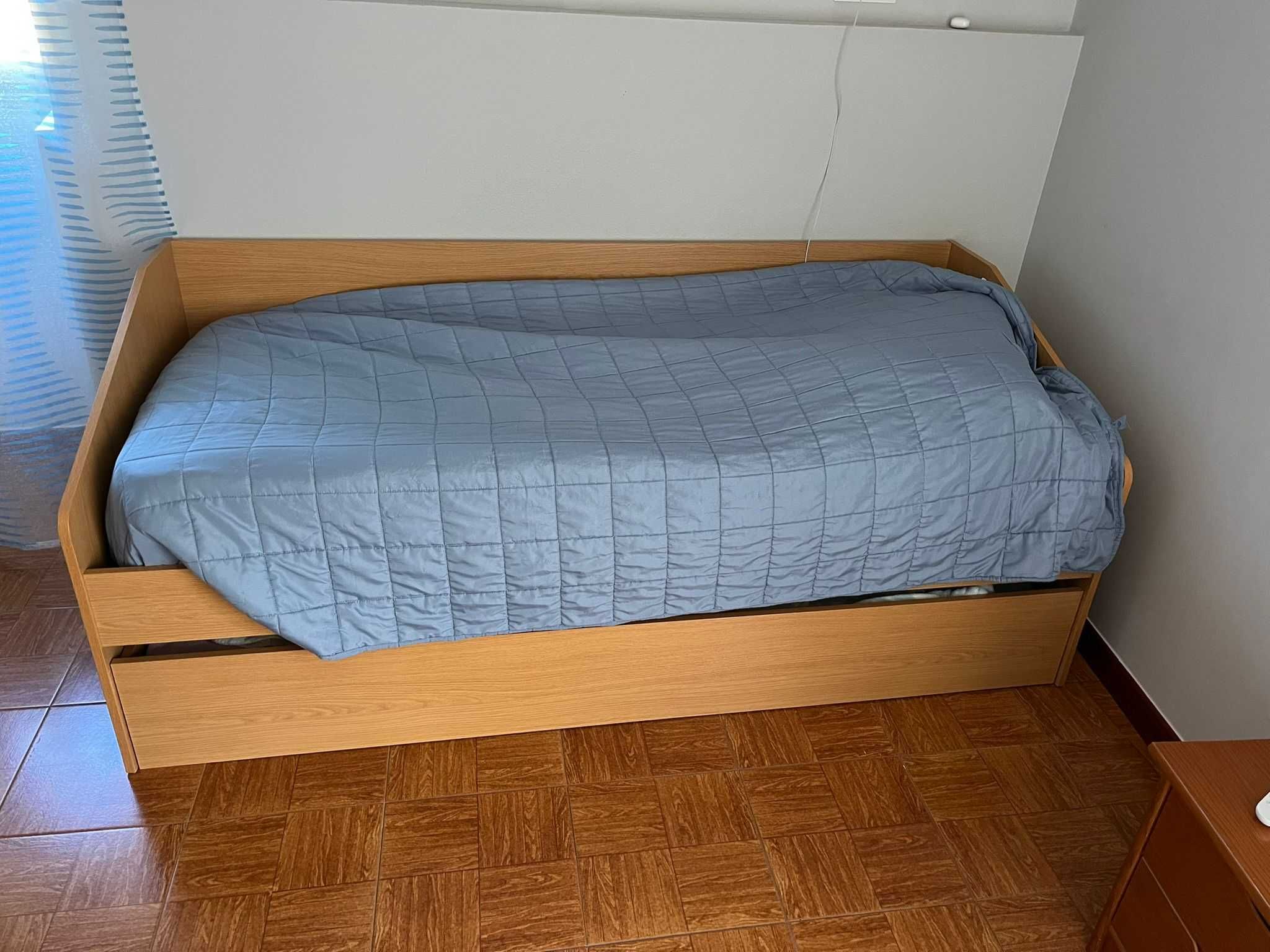 Cama solteiro com gavetao