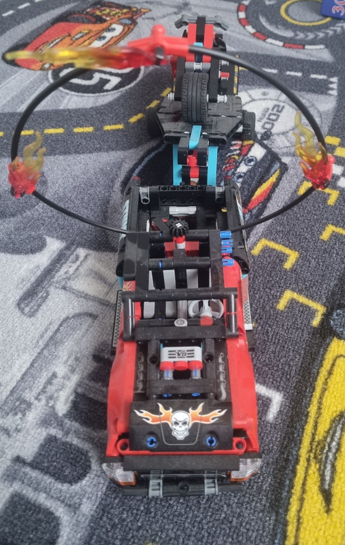 LEGO Technic 42106 Furgonetka i motocykl kaskaderski,