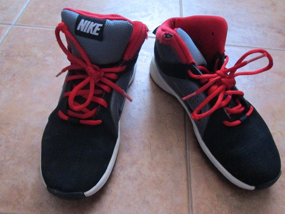 Sabrinas em pele sapatilhas nike  e chinelos nº 35