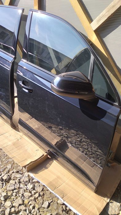 AUDI Q7 drzwi prawe przód kod lak. LC5M