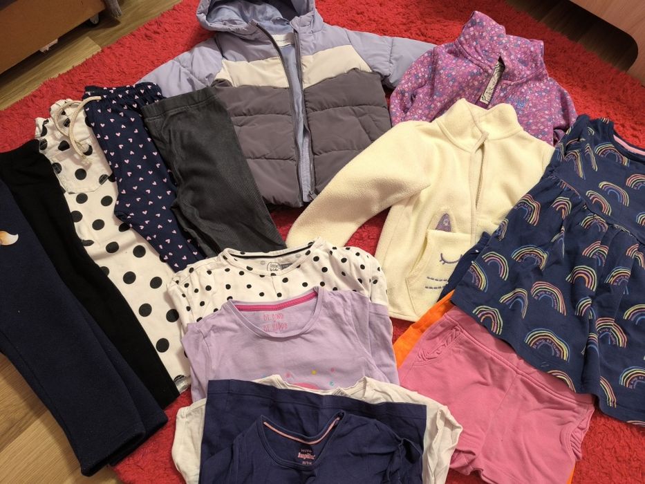 Пакет одягу для дівчинки 104см!