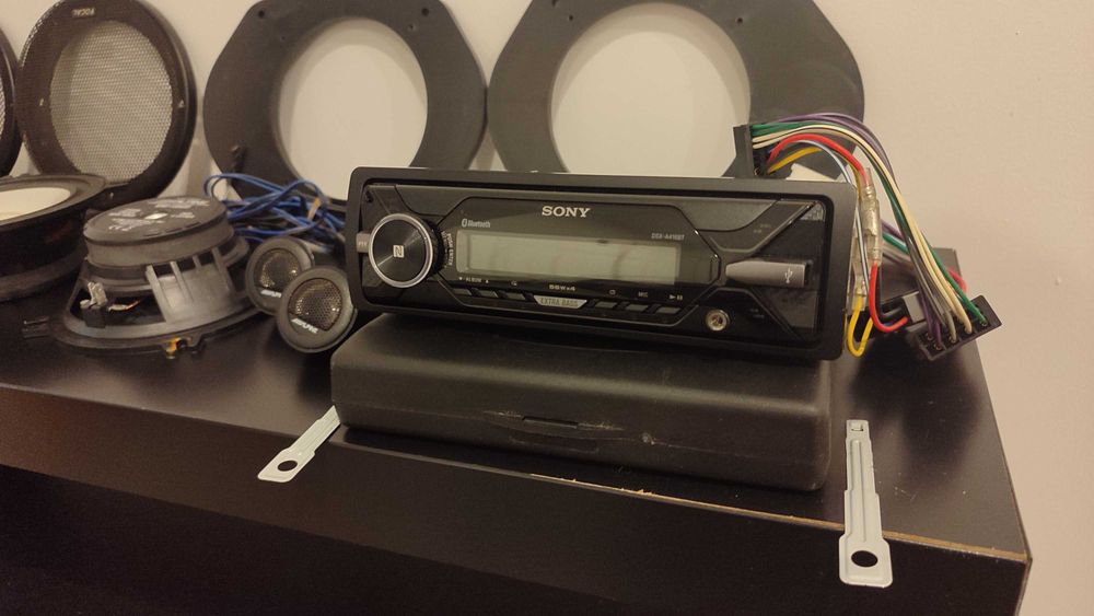 Autoradio Sony com colunas Alpine e Folcar
