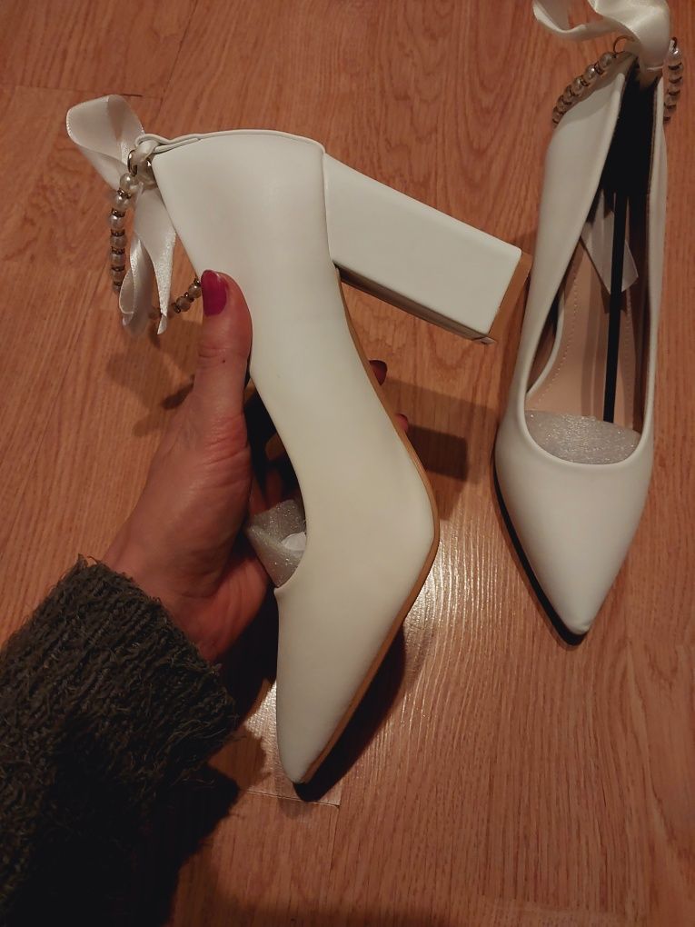 Eleganckie buty na szerokim obcasie