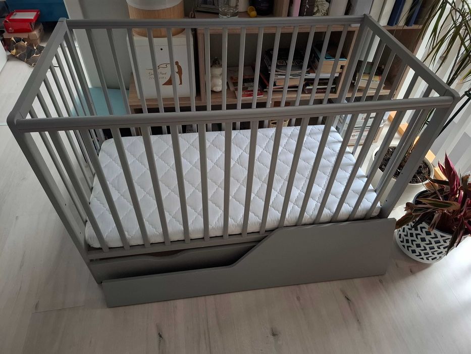 Łóżeczko drewniane